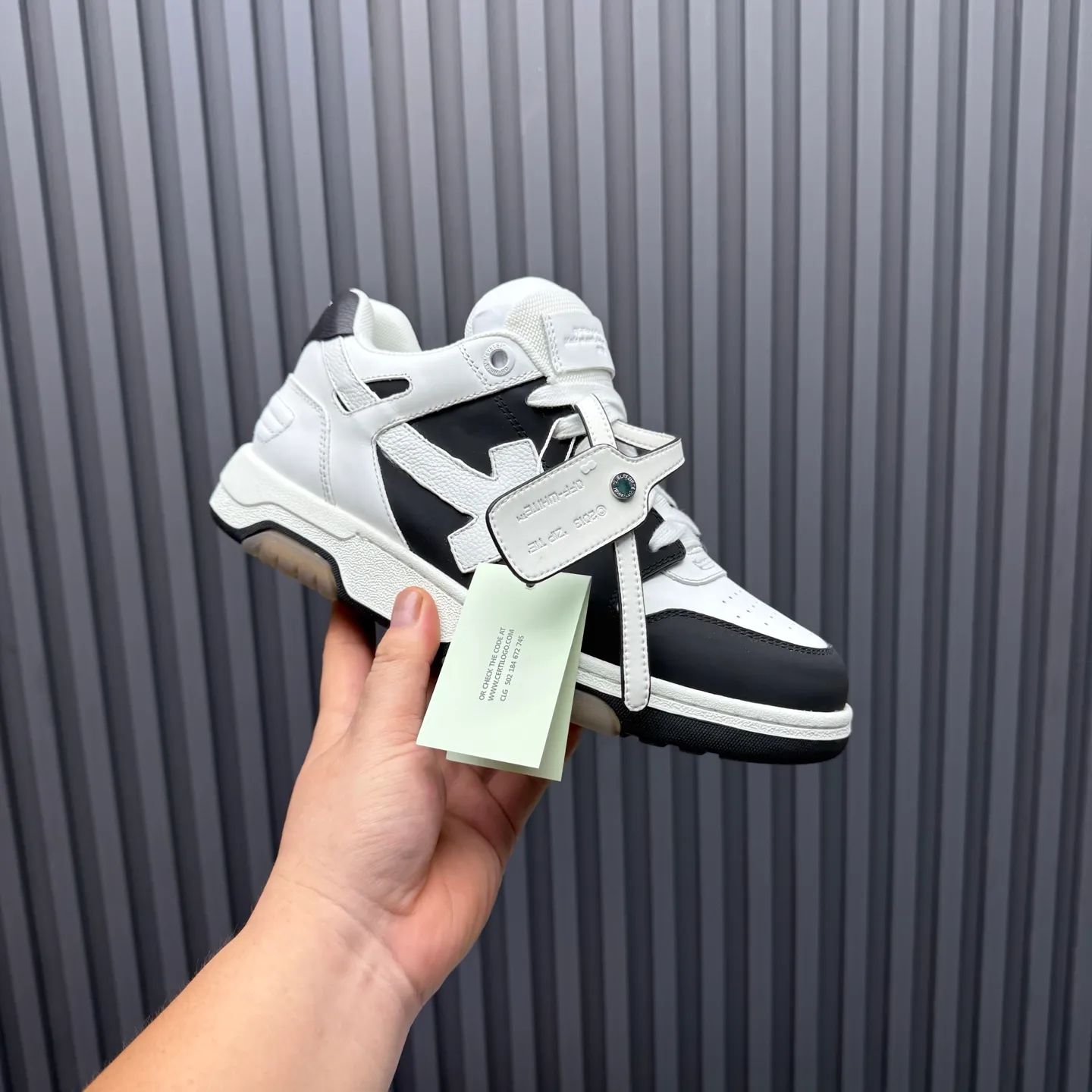 【off- white】P: 620💰Couple model👫, Size: 35-44 (Customized for men 38.45.46) High-quality version👊 "Out of office" series original molding, original lasting, production process 1:1 Original ➰OFF GRAY WHITE OW ➰ First-layer cowhide Imported skin-friendly and environmentally friendly polyester mesh Original molding high elastic and environmentally friendly molding pad Made with the original lasting process. The original molded rubber outsole (never yellows and deforms) has a super correct shape, bright color and strong three-dimensional effect👍. Packaging💯Full set of packaging synchronized with the official website (branded paper, certificate of quality, branded cloth bag)